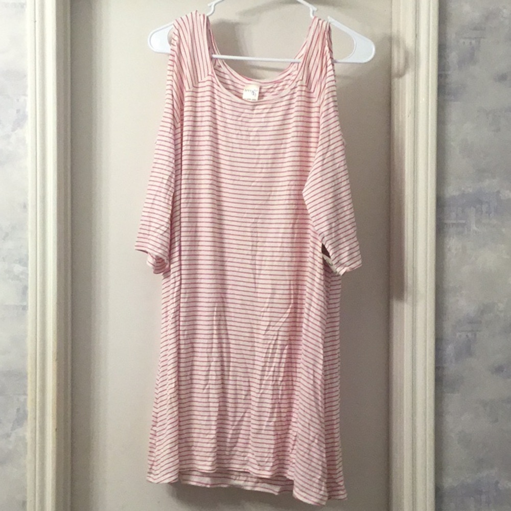 Peek a boo sleeve striped T-shirt